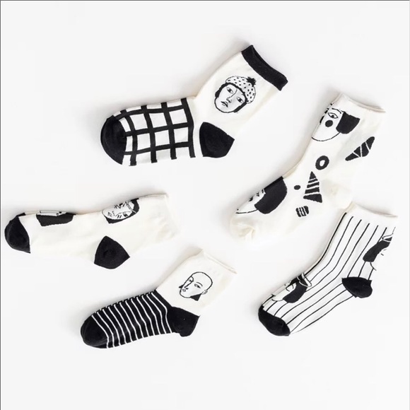Minimal Printed Socks - Picture 2 of 8